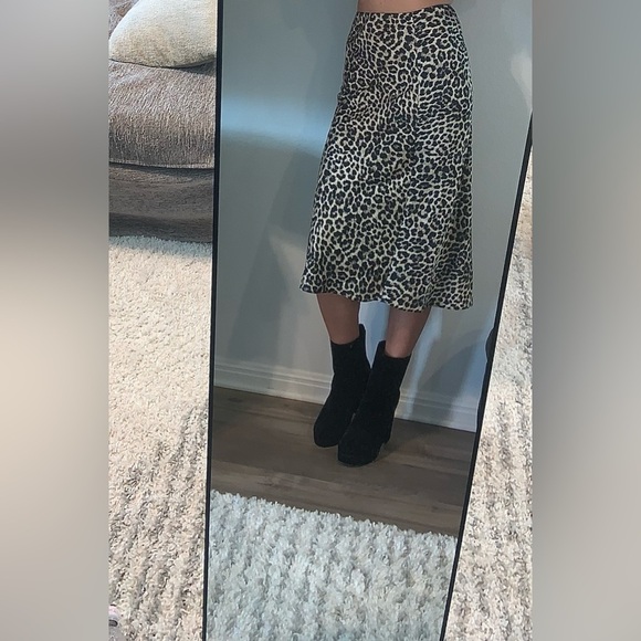 Animal print Silky Midi Skirt - Picture 4 of 11